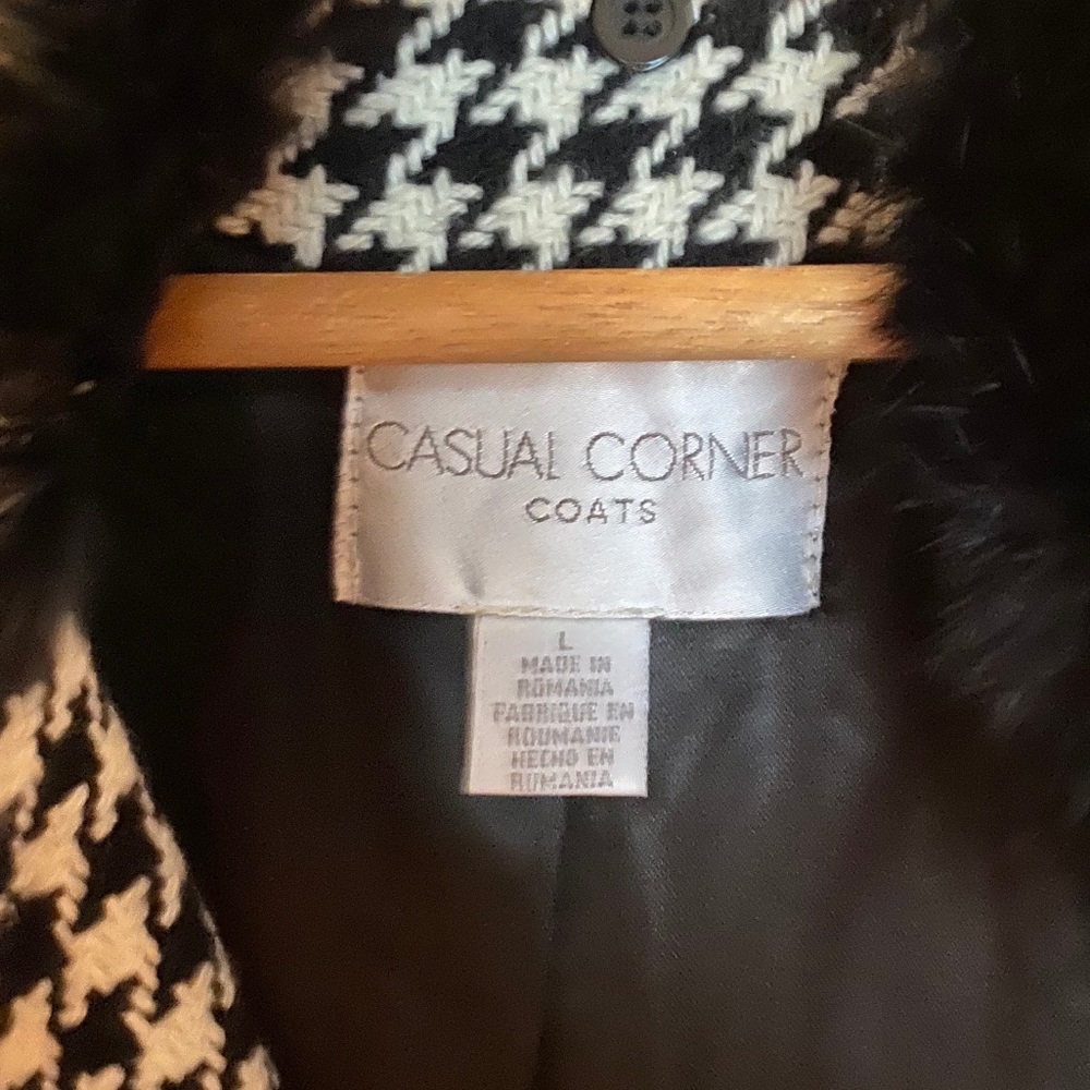 CASUAL CORNER Mid-length Houndstooth Coat - Size L - Picture 4 of 6